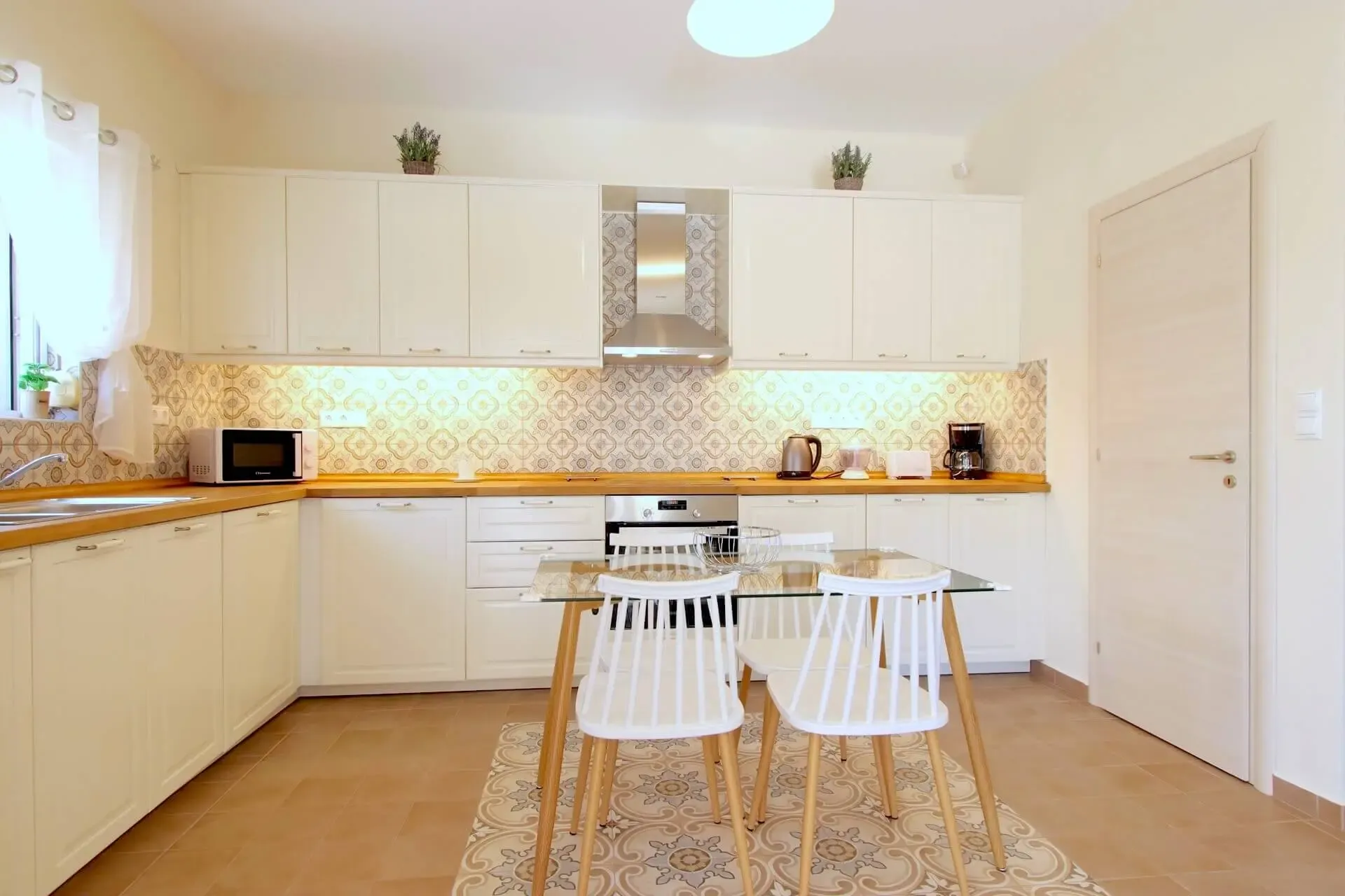 Fully equipped kitchen