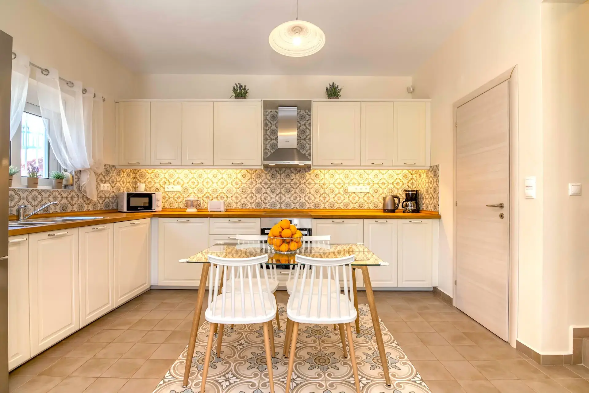 Fully equipped kitchen